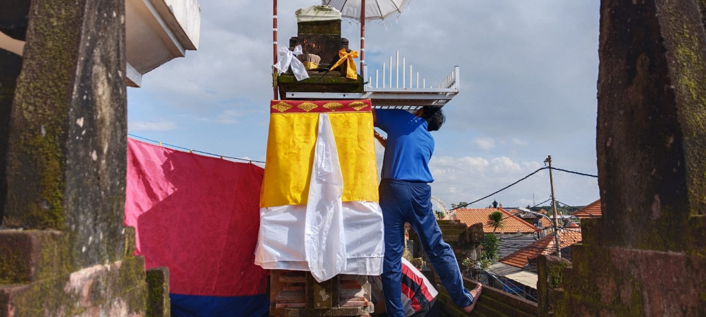 Ngias Padmasana, menyambut Odalan Puskesmas Kuta Selatan pada Tumpek Landep 05 November 2022